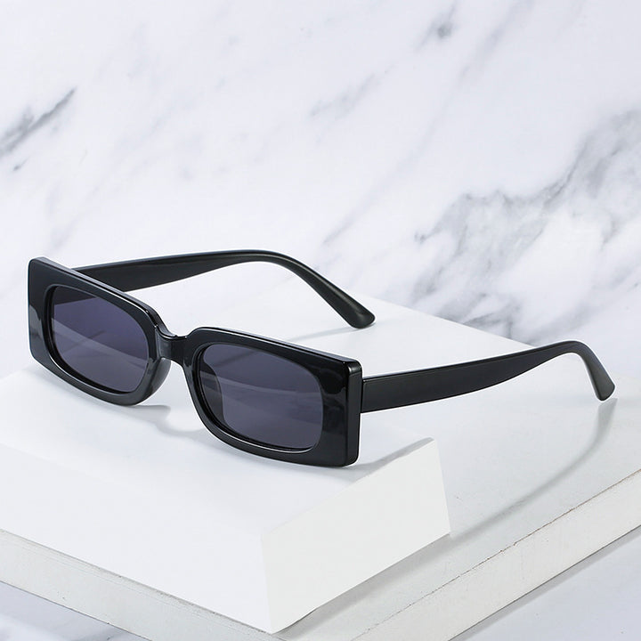 Dame solbrille i moderne retro-stil Skanto