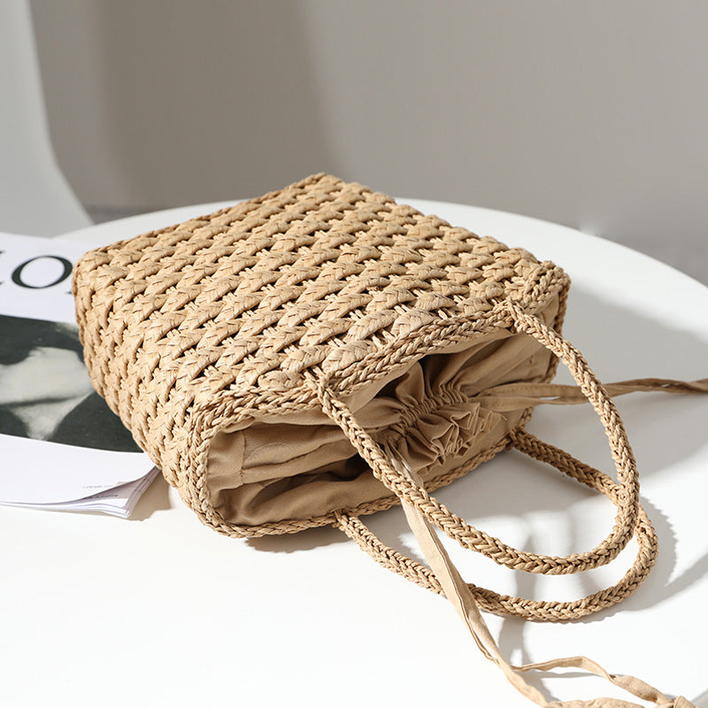 Handmade straw bag with adjustable lining Skanto