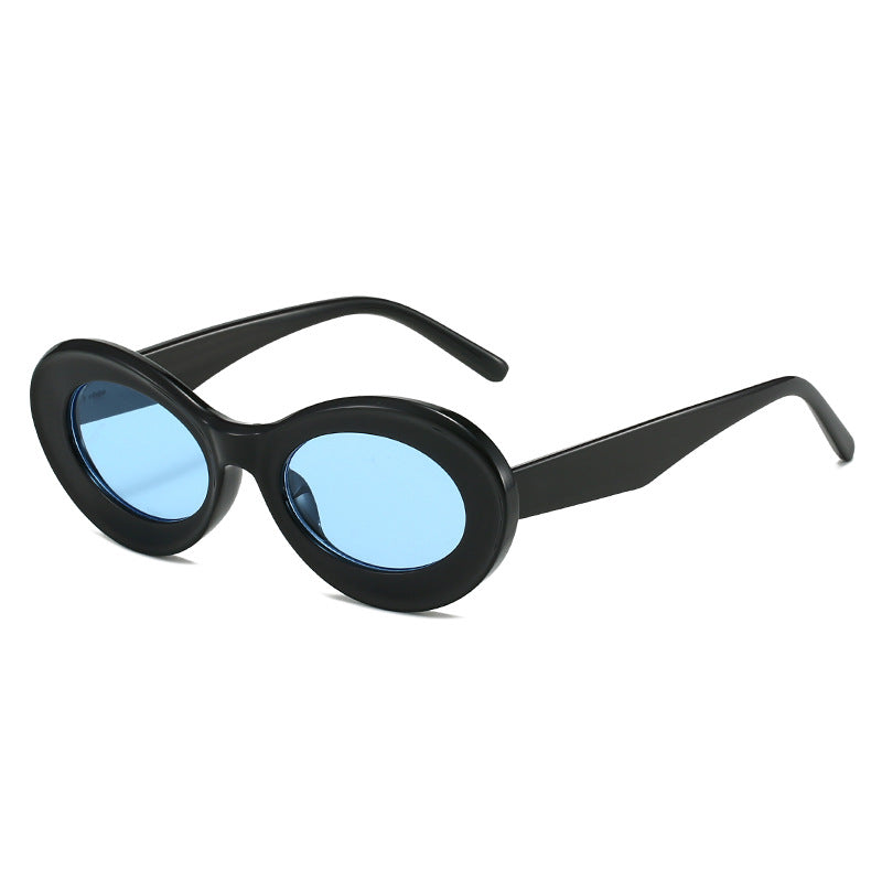 Dame moteriktig solbrille i oval design Skanto