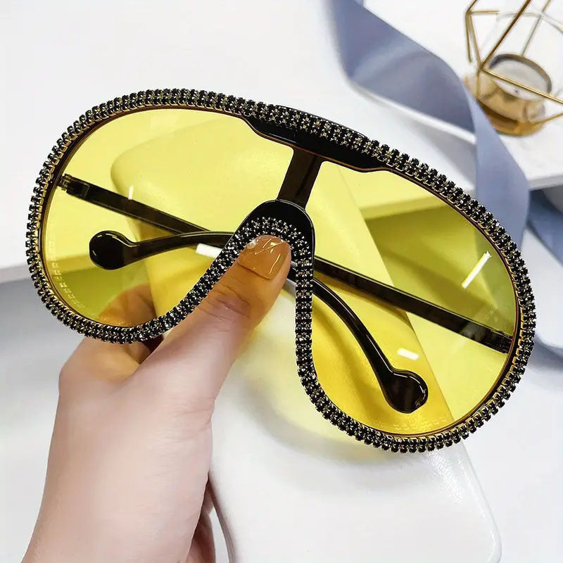 Women's extravagant sunglasses with sparkling frame Skanto