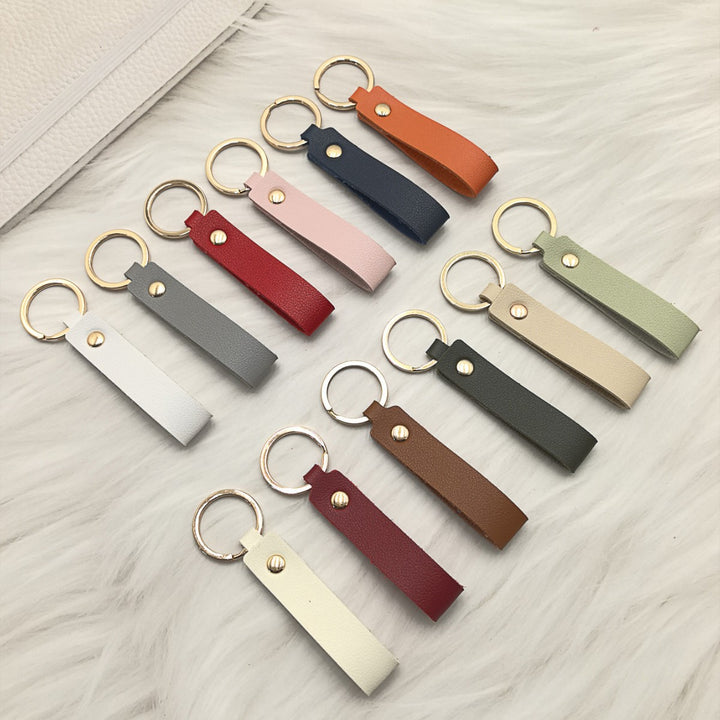 Unisex nøkkelring laget av høykvalitets kunstskinn med elegant metalldekor Skanto