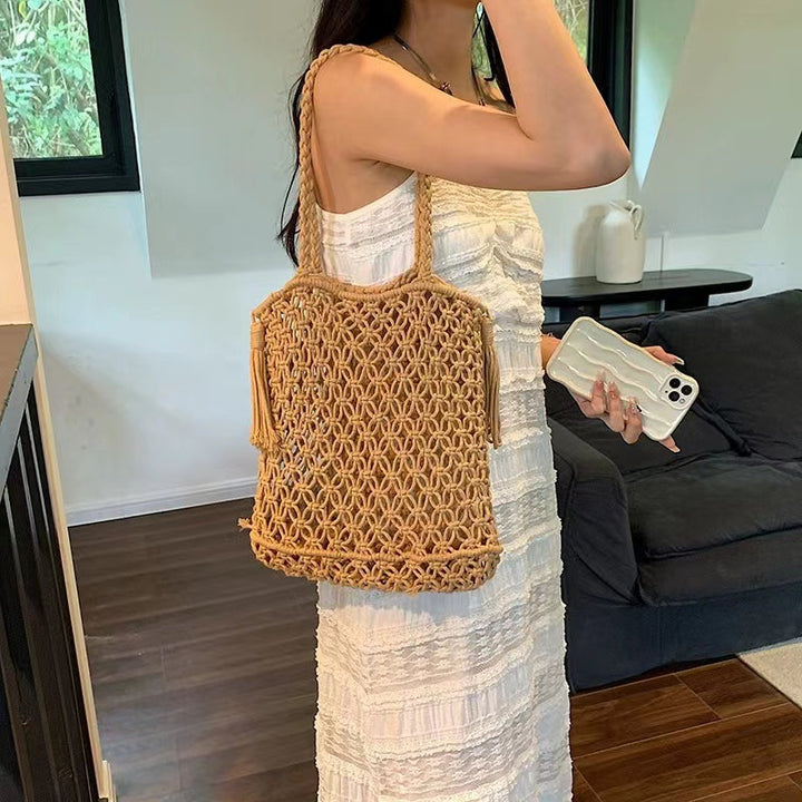 Hand-knotted beach bag with playful design Skanto