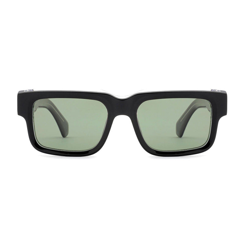 Dame kvadratisk solbrille med komfortabel, robust ramme Skanto