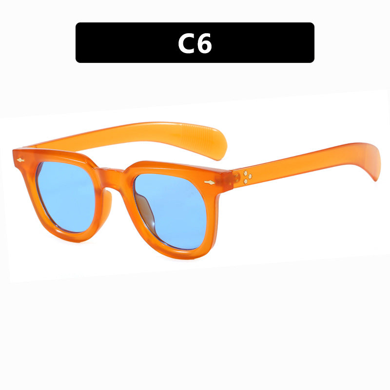 Women's fashionable sunglasses in trendy design with elegant frame Skanto