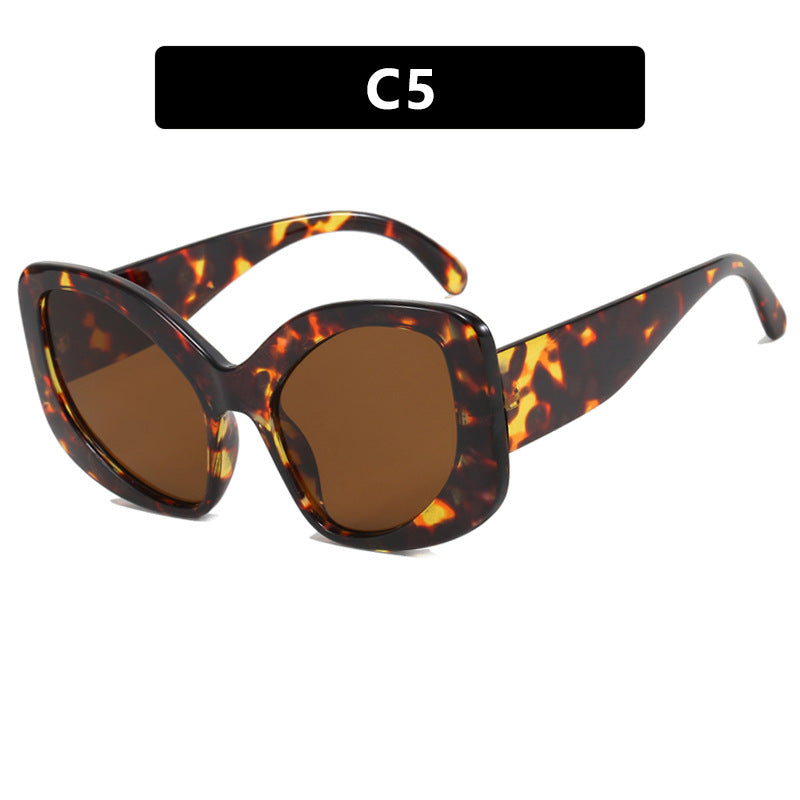 Women's oversized sunglasses in modern design Skanto