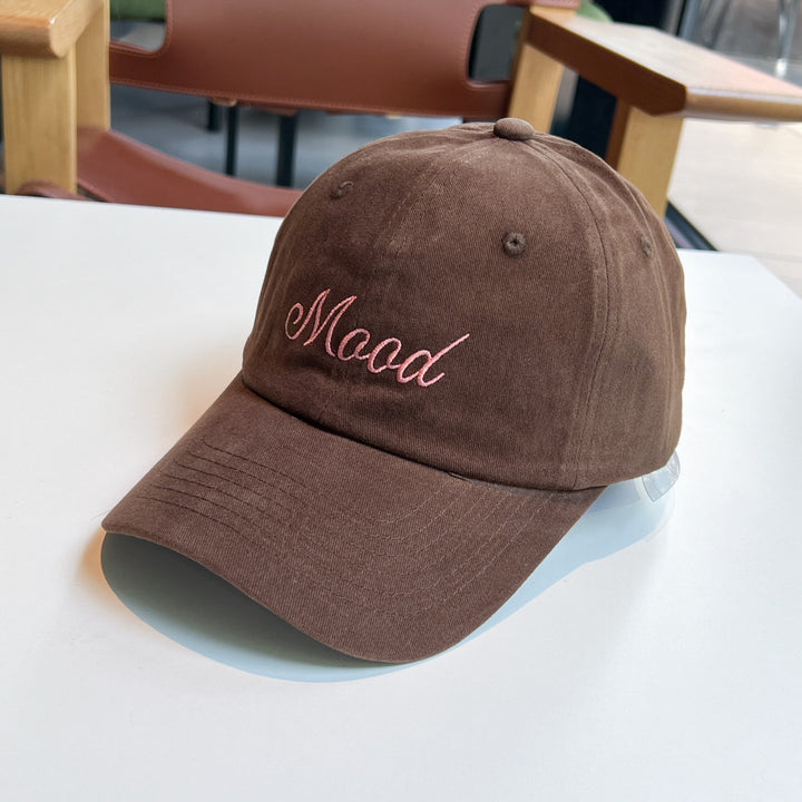 Kvinnenes broderte statement caps Skanto
