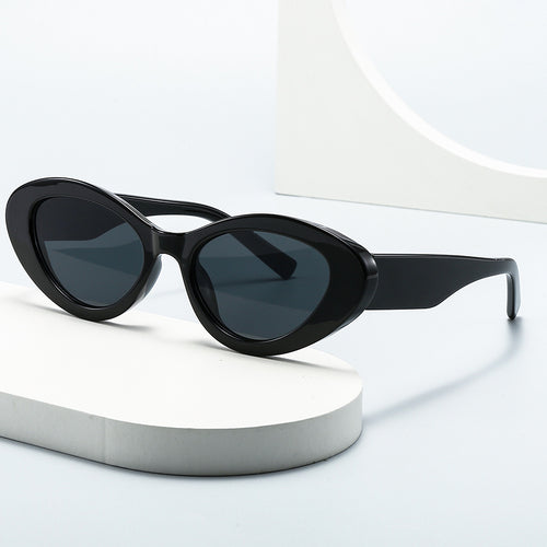 Damer Elegant solbrille i mondéne design Skanto
