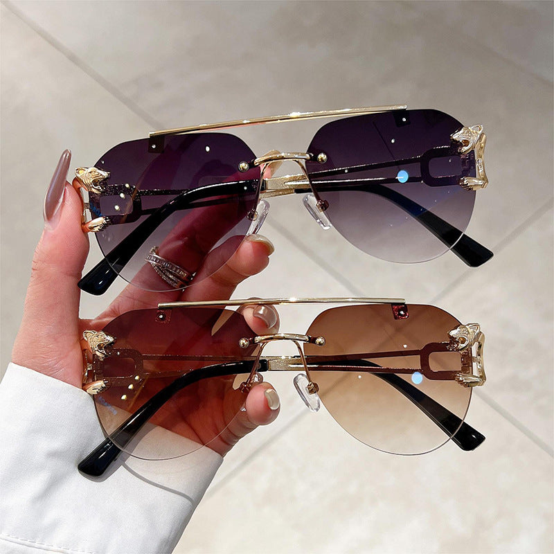 Women's unusual round sunglasses with decorative details Skanto