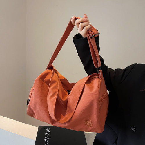 Multifunksjonell sport bag med praktiske bærealternativer Skanto