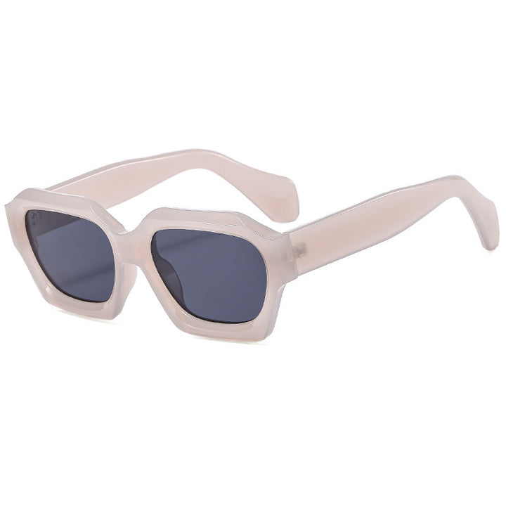 Dame designer solbrille med markant geometrisk ramme og polariserte glass Skanto