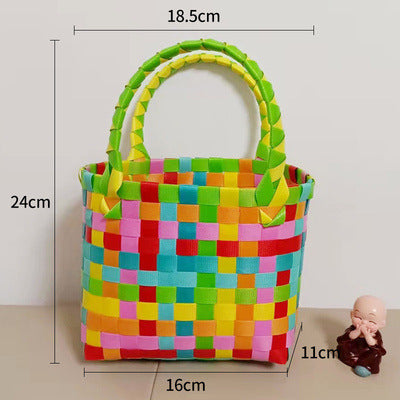 Håndlaget kurvveske i rutete design Skanto
