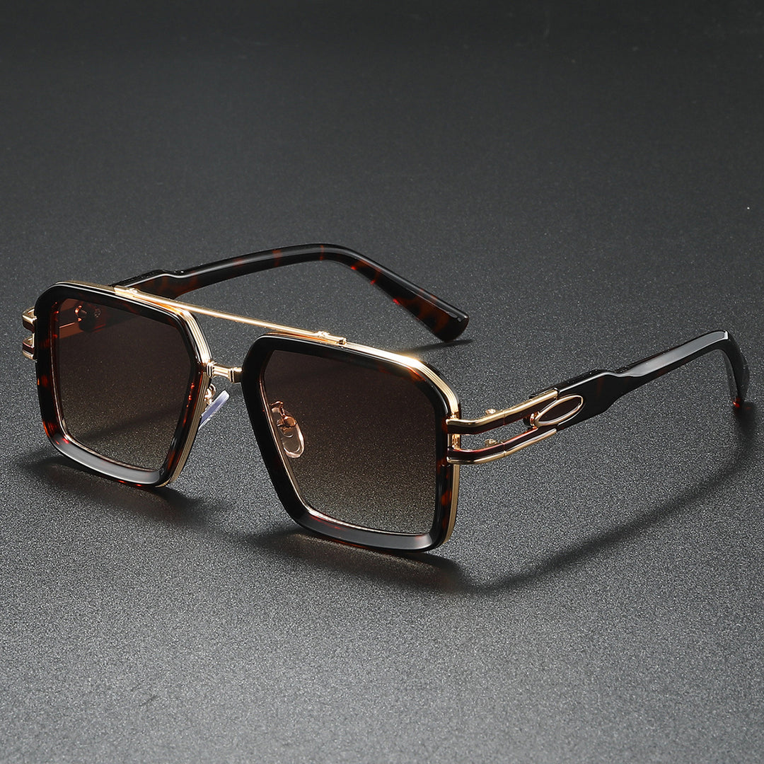 Dame moteriktig solbrille i moderne kantet design Skanto
