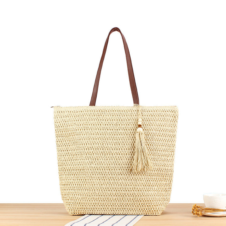Woven natural material handbag with tassel decoration Skanto