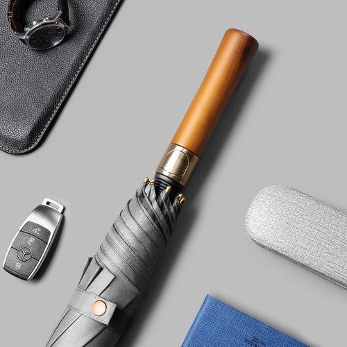 Dame elegant sammenleggbart regnparaply med ergonomisk treskaft og vindresistent teknologi Skanto
