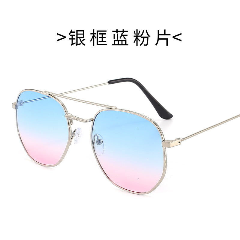 Dame solbrille med oval ramme og beskyttende gradientlinse Skanto