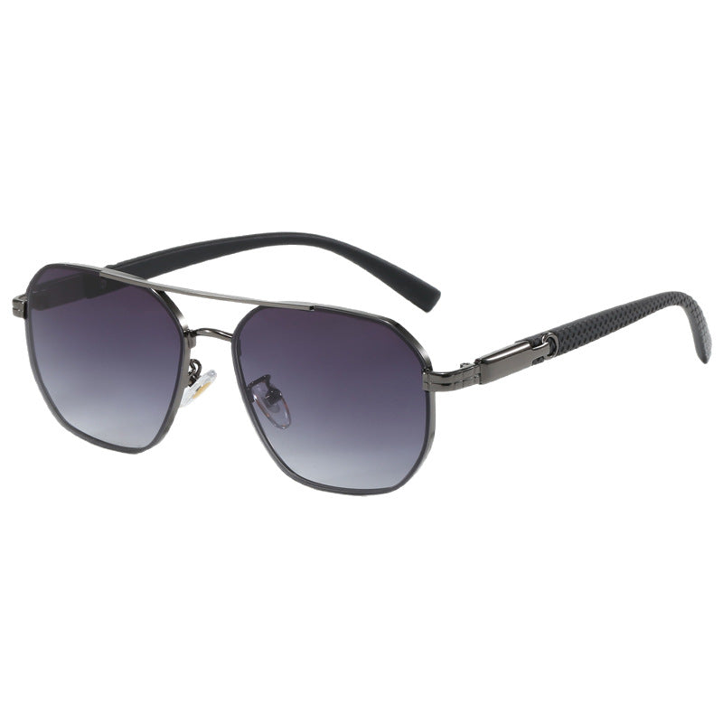 Dame moteriktig solbrille med stilige aksenter Skanto