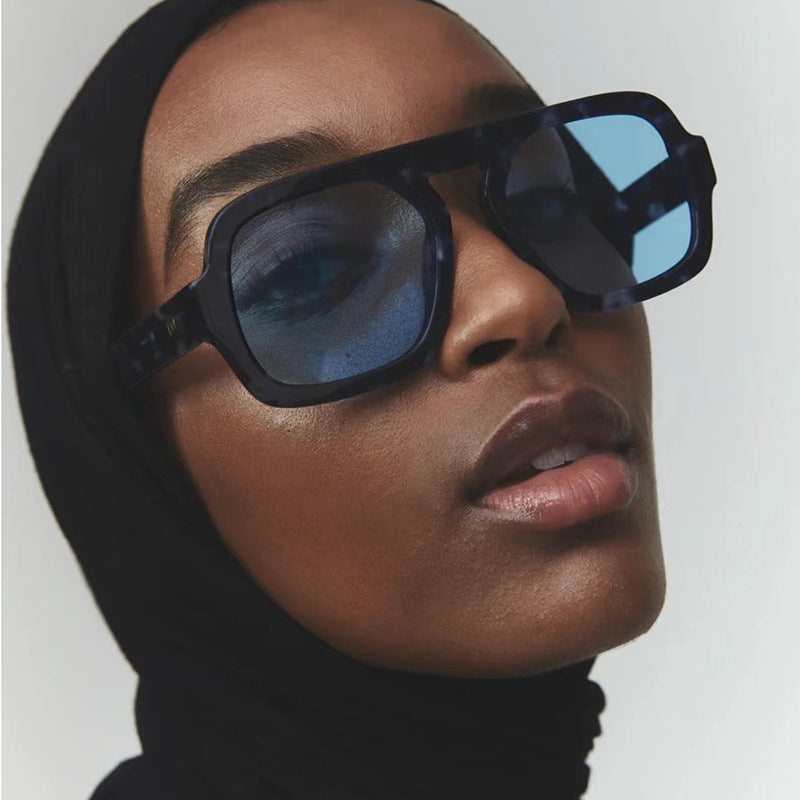Dame moderne oversized solbriller i kantet design Skanto