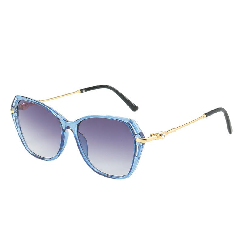 Dame moter Cat-Eye solbrille med elegant metallramme Skanto