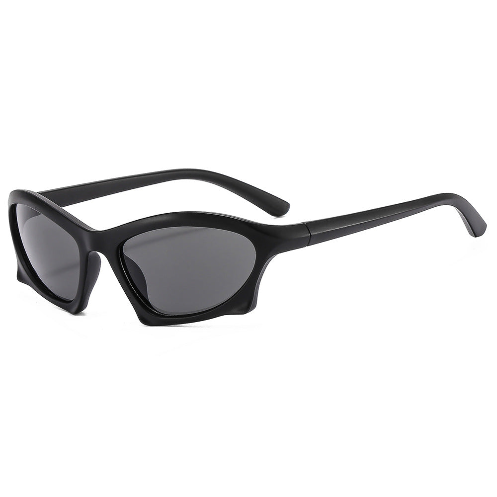 Dame sporty solbriller i trendy design Skanto