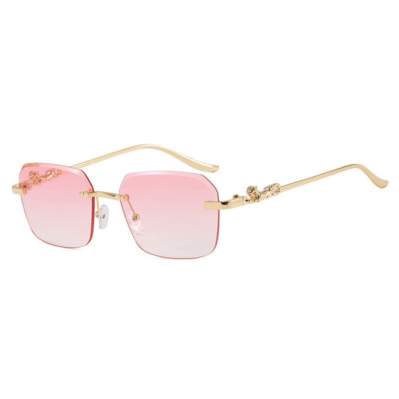 Women's Fashionable Square Sunglasses with Elegant Gold Frame and Protective UV Filter Skanto