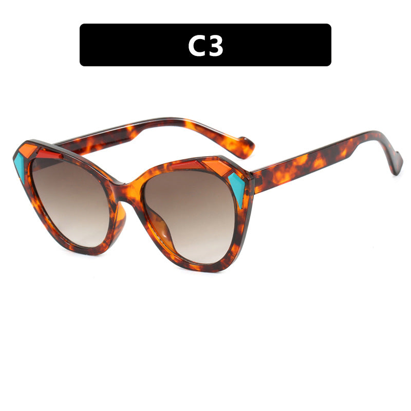 Women's cat-eye sunglasses with fashionable details Skanto