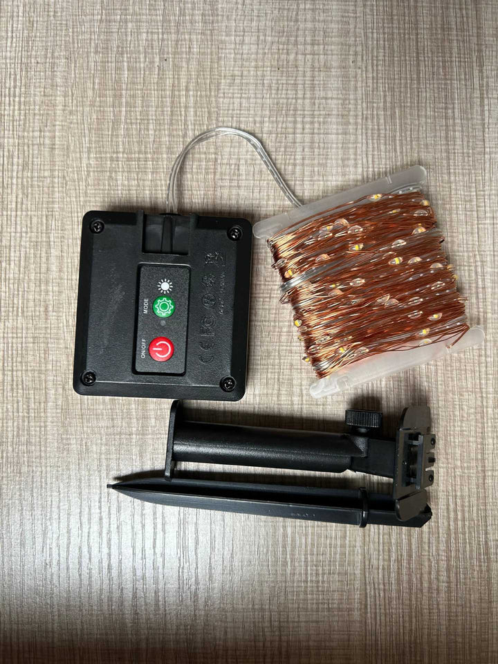 Utendørs solcelle kobbertråd eventyr lys med oppladbart batteriboks og bakkenagler Skanto