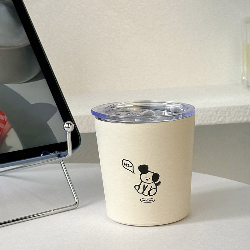Dame Isolert Drikkekopp med sjarmerende hundedesign Skanto