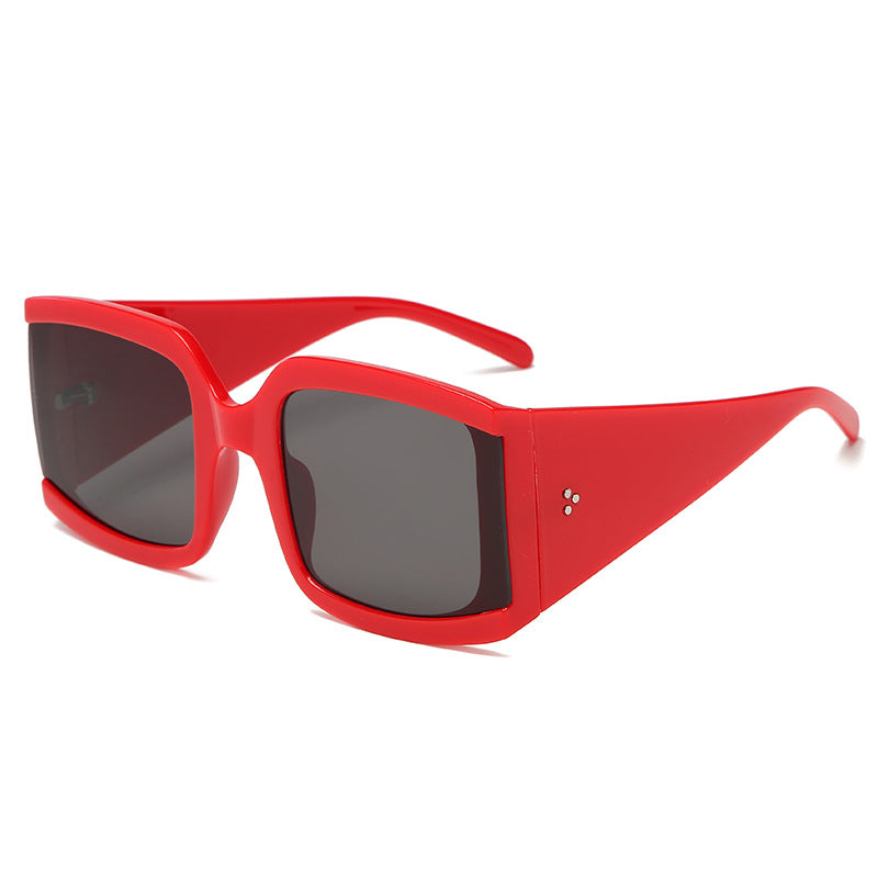 Dame oversized solbrille i moderne minimalistisk stil Skanto