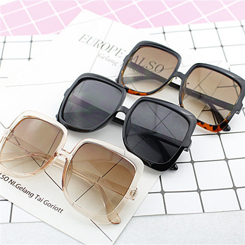 Dame Geometrisk Solbrille i moderne design Skanto