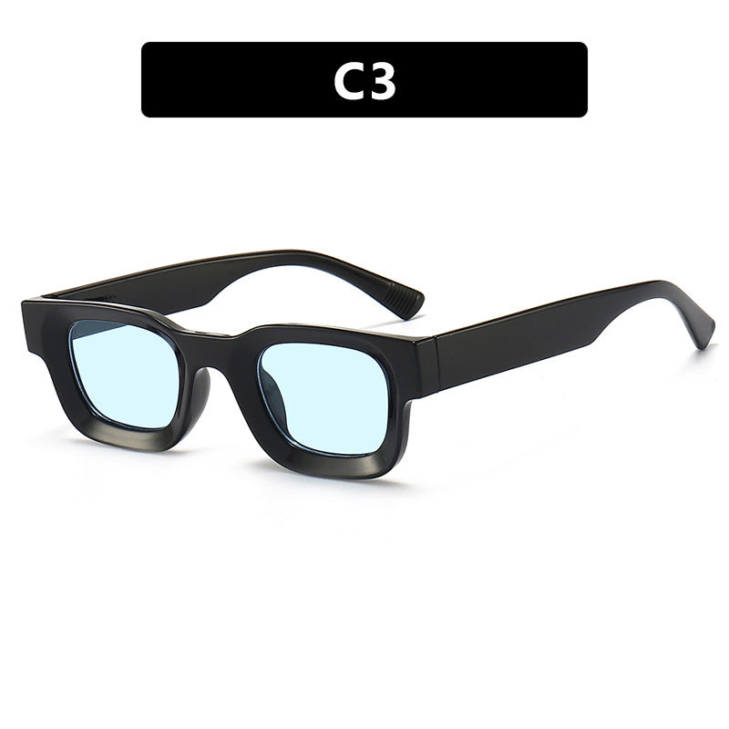 Dame moteriktig solbrille i elegant, kantet design Skanto