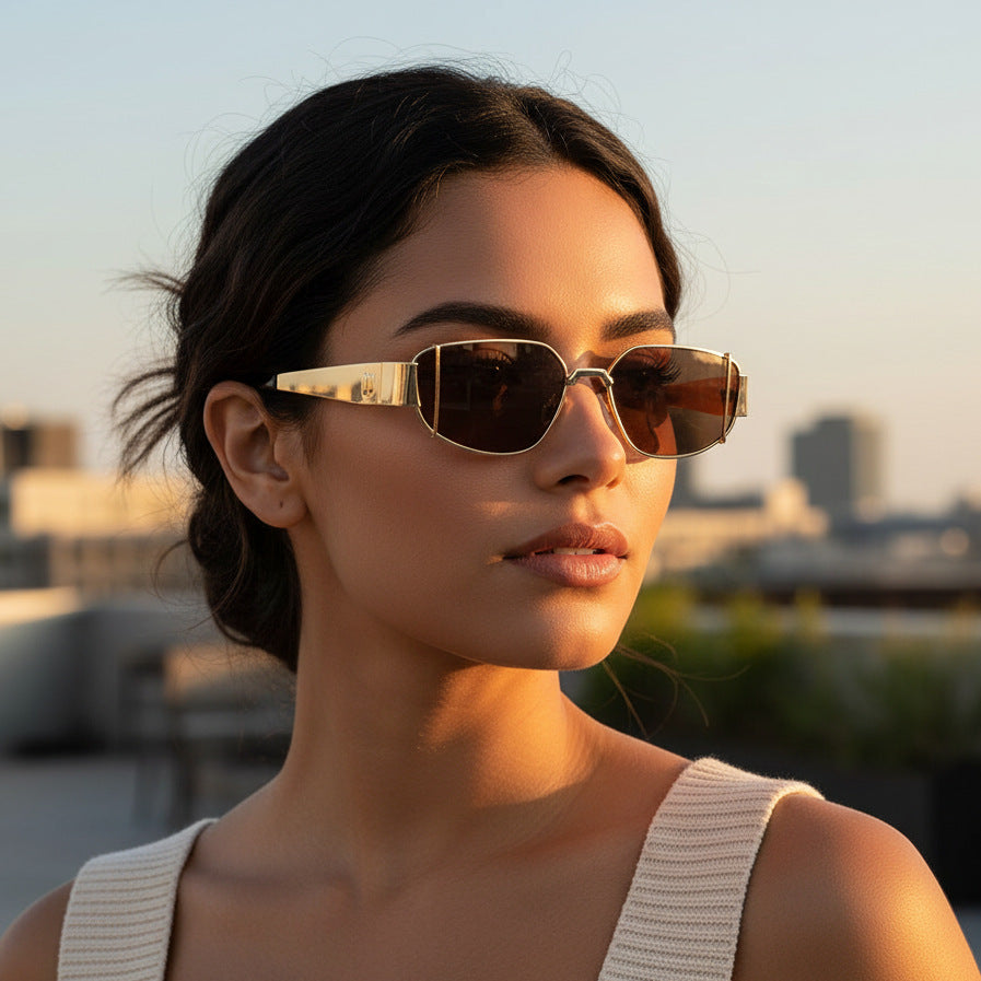 Dame designer solbrille i moderne, kantete stil Skanto