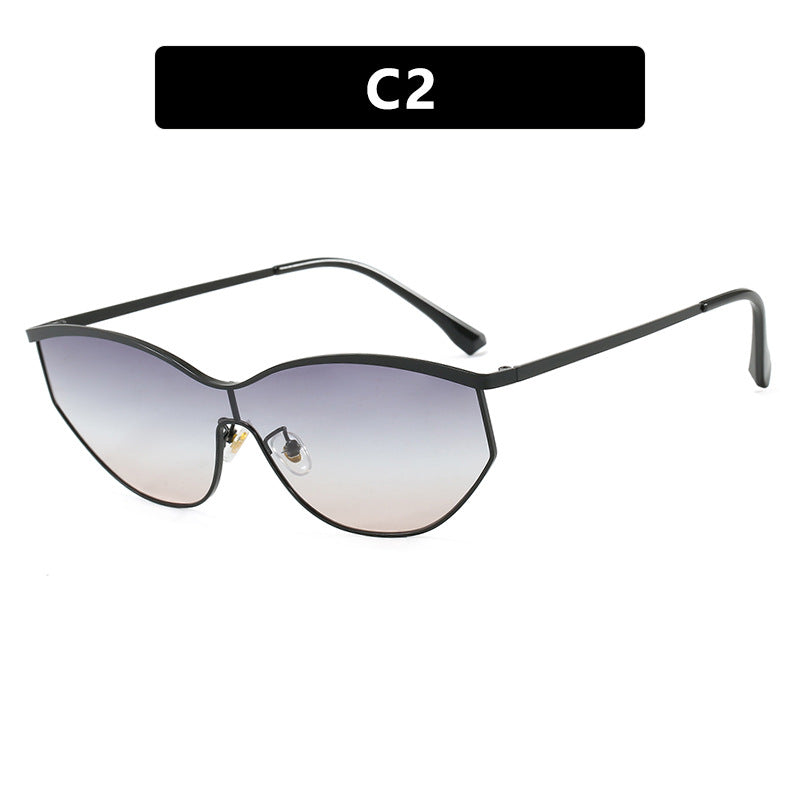 Dame Cat-Eye solbrille i moderne design med beskyttende UV-filter Skanto