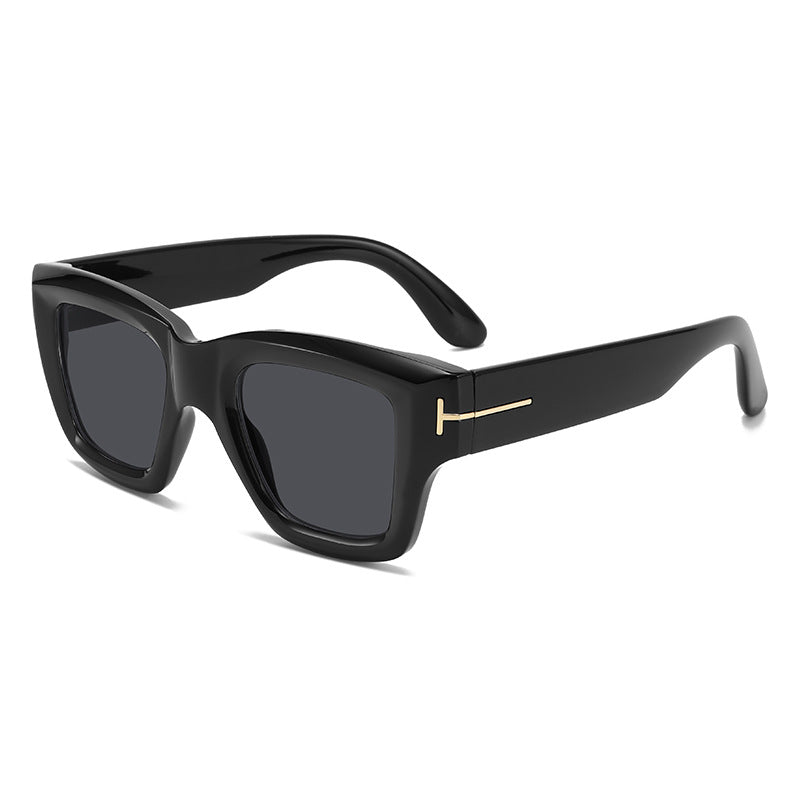 Dame moteriktig firkantet solbrille med UV-beskyttelse og elegant design Skanto