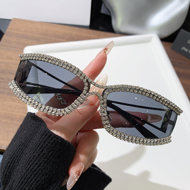 Dame Cat-Eye solbriller med glitrende krystallramme Skanto