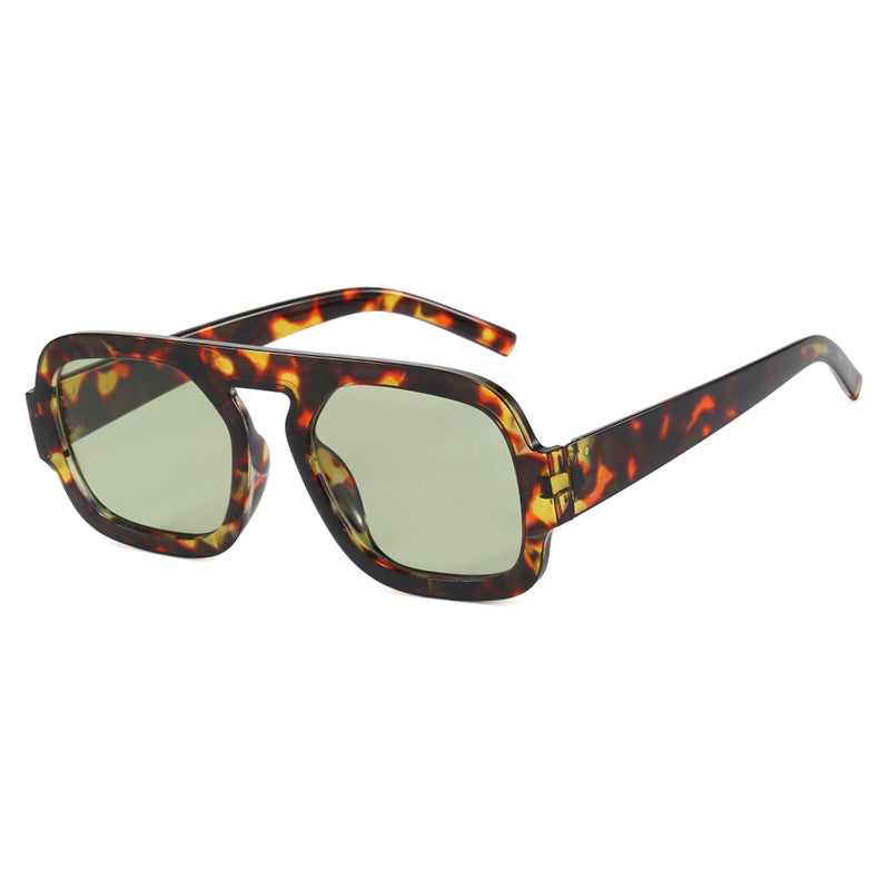 Women's Fashionable Sunglasses in Modern Retro Style Skanto