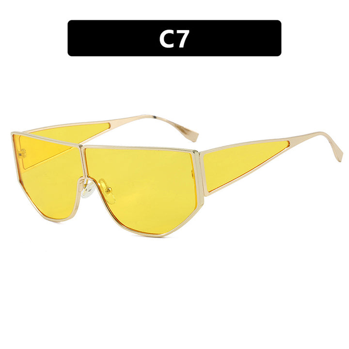 Women's trendy oversized sunglasses with striking geometric design Skanto