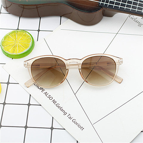 Dame moterik rund solbrille med elegant plastramme Skanto