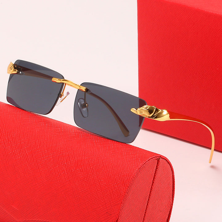 Dame moteriktig solbrille med elegant metallramme og innovative linser Skanto