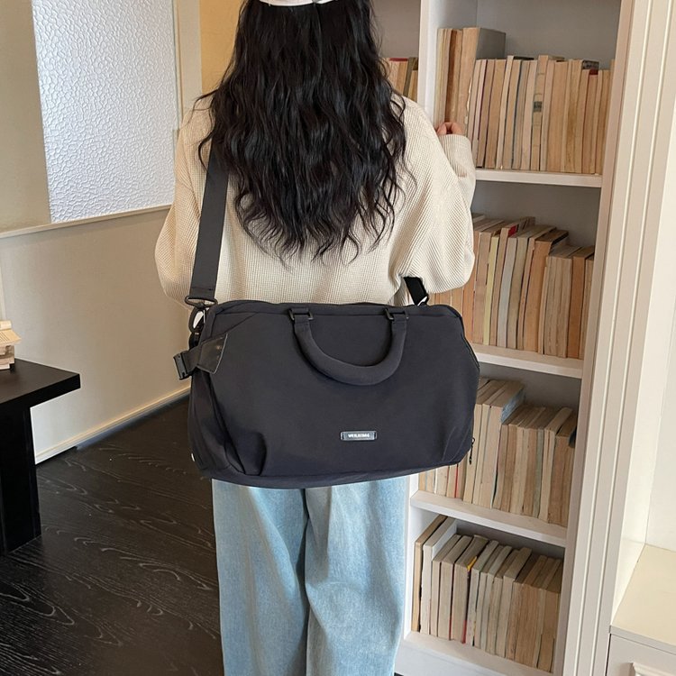 Multifunksjonell Weekendveske Med Innovativt Design Skanto