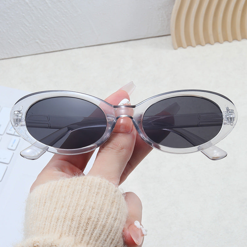 Damer moteriktig solbrille i elegant ovalt design Skanto