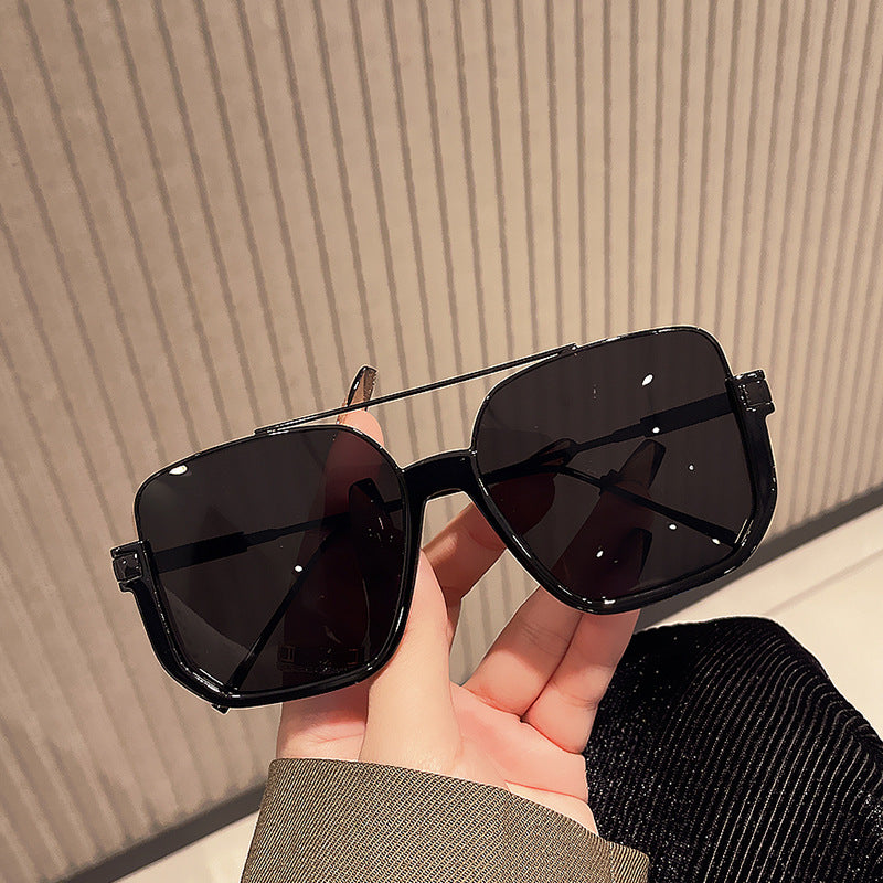 Women's oversized sunglasses with trendy square frame and protective UV filter Skanto