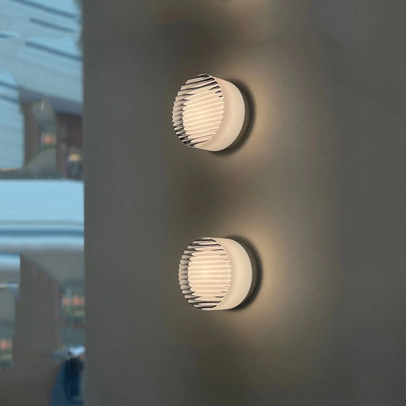 Moderne LED Vegglampe – Elegant Design for Stue og Soverom | Skanto
