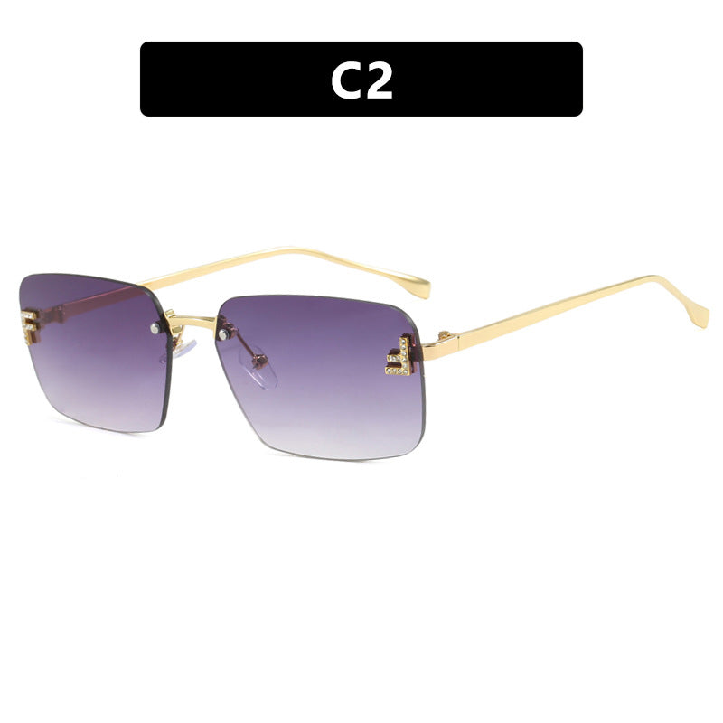 Women's square sunglasses with elegant gold frame and stylish lenses Skanto
