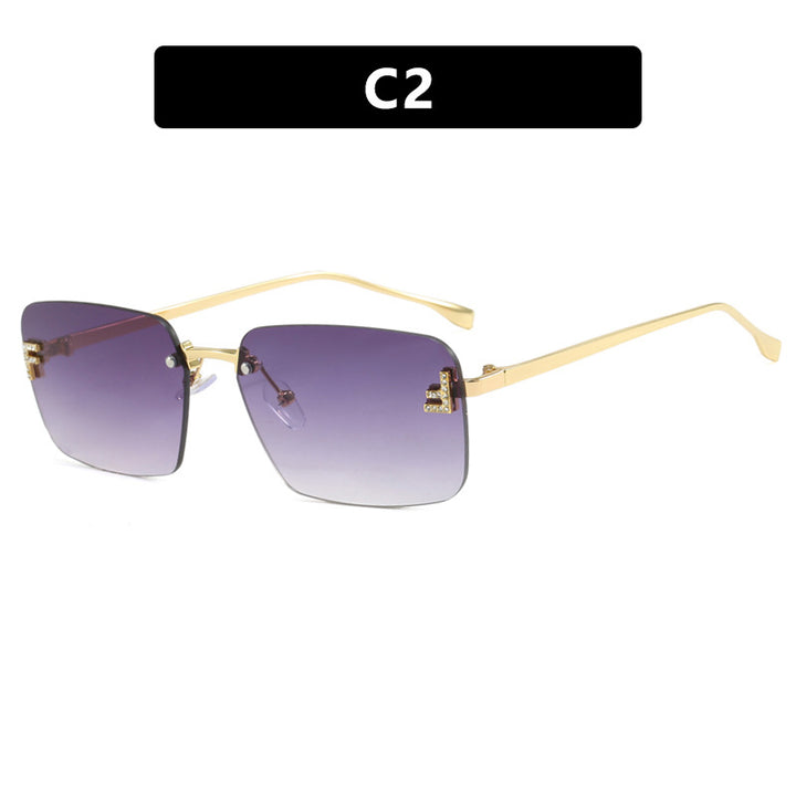 Women's square sunglasses with elegant gold frame and stylish lenses Skanto