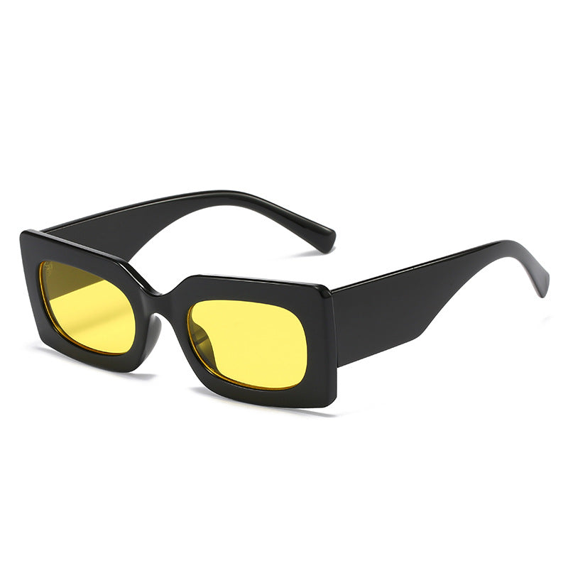 Dame modische solbrille i kantet design Skanto