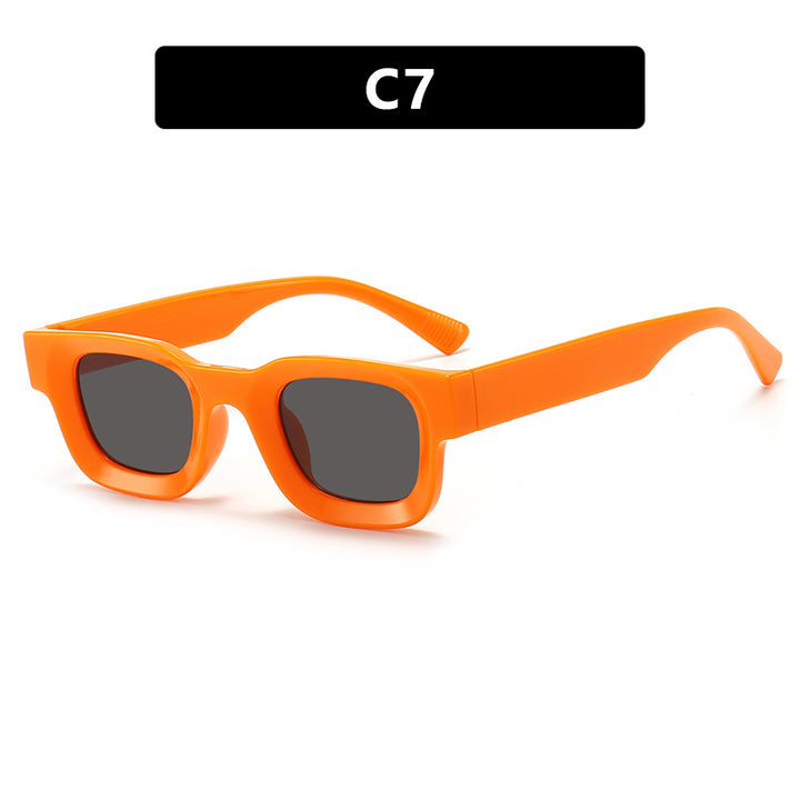Dame moteriktig solbrille i elegant, kantet design Skanto