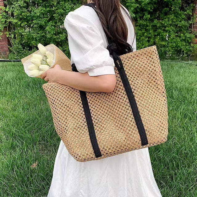 Large shoulder bag made of sustainable material Skanto