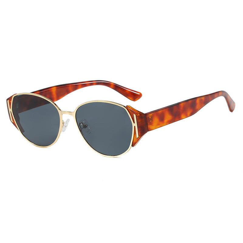 Women's Retro-Inspired Sunglasses with Elegant Frame Skanto