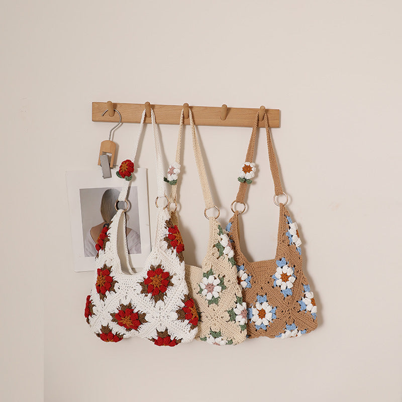 Handmade crochet bag in floral design Skanto