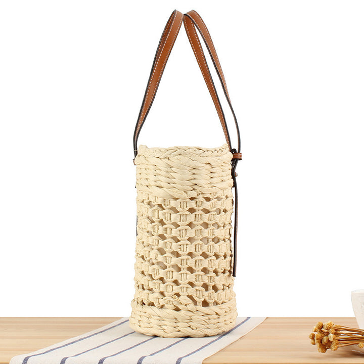 Woven natural material handbag with comfortable carrying handle Skanto